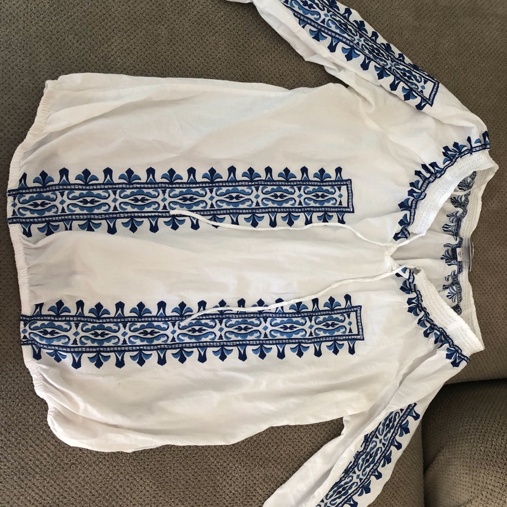 Casual embroidered shirt